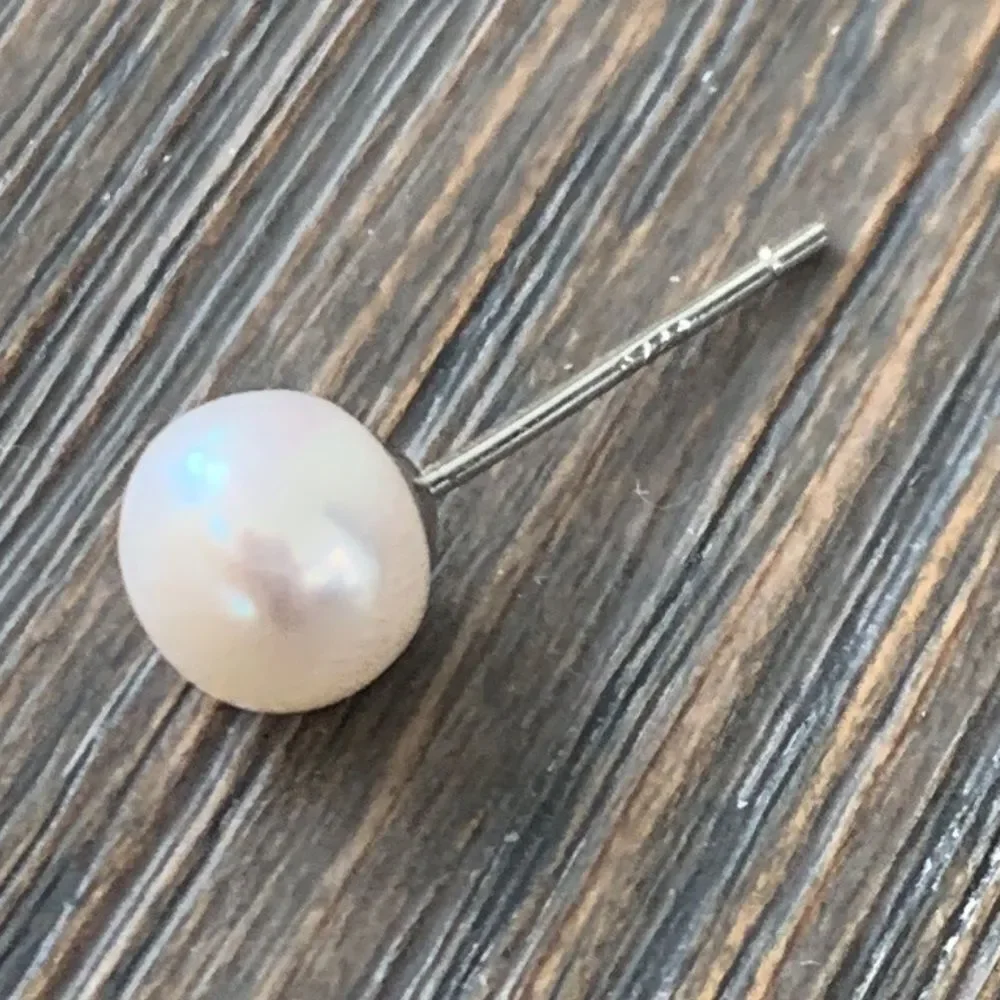 Men’s Small Freshwater Pearl Stud Earrings Silver Tone